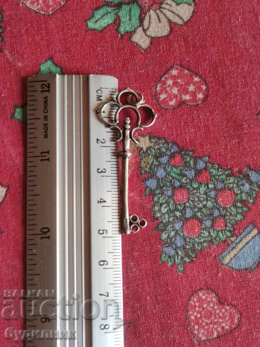 Silver pendant. I'm listing over 100 Auctions. Take a look and bid - 6