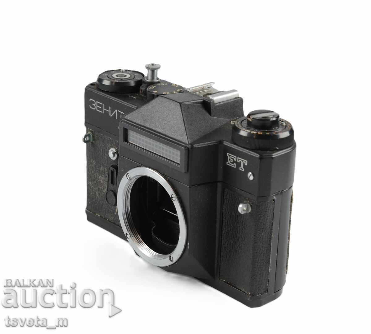 Aparat foto ZENIT ET URSS cu preț 10.00 BGN | € 5.11 Aparat foto ZENIT ET URSS cu preț 10.00 BGN | € 5.11