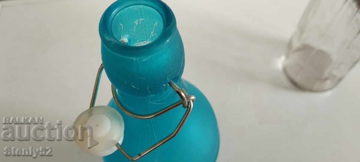 Παλιό γυάλινο μπουκάλι χρωματιστό γυαλί 1 λίτρο με τιμή 5.00 BGN | € 2.56