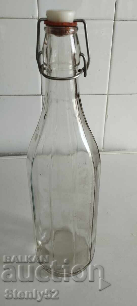 Стара стъклена бутилка дебело стъкло 1 литър Стара стъклена бутилка дебело стъкло 1 литър