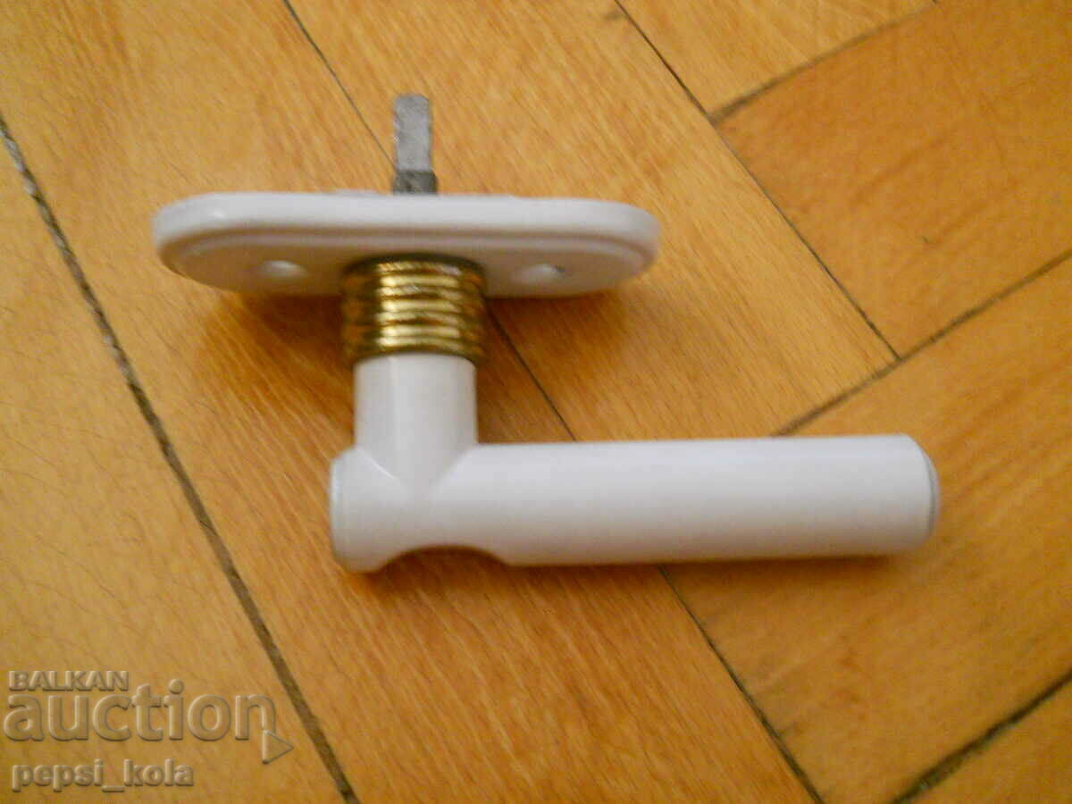 Χερούλι παραθύρου με τιμή € 1.20 | 2.35 BGN