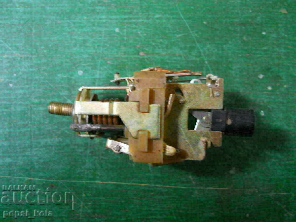 Electric push button switch with price 2.00 BGN | € 1.02