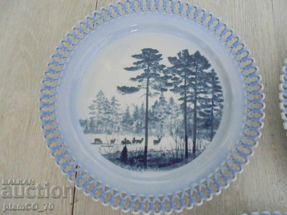 №*8252 Trei farfurii decorative vechi / panouri cu preț 45.00 BGN | € 23.01 №*8252 Trei farfurii decorative vechi / panouri cu preț 45.00 BGN | € 23.01