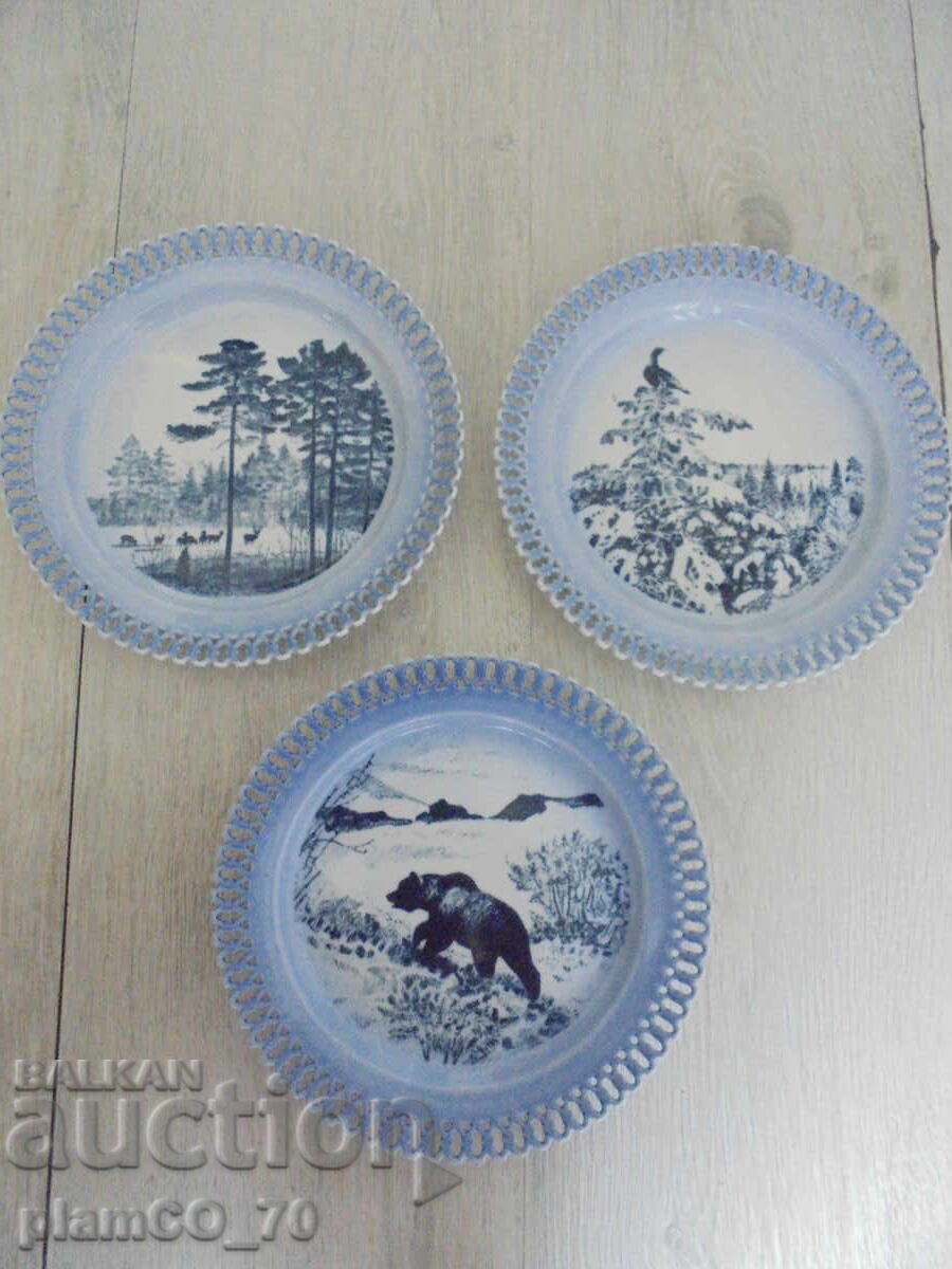 №*8252 Trei farfurii decorative vechi / panouri №*8252 Trei farfurii decorative vechi / panouri