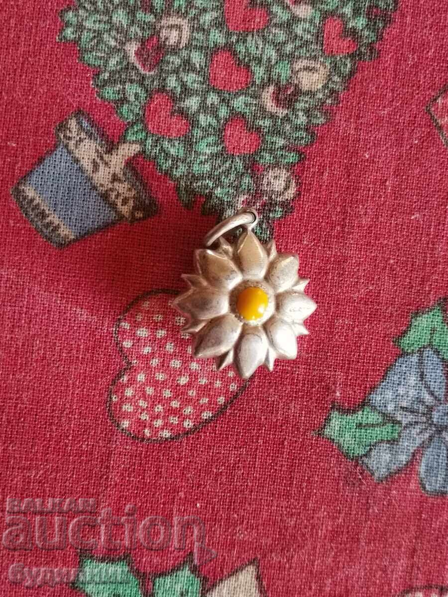 Delivery of Silver Pendant. I'm launching over 100 Auctions. View (or See) Delivery of Silver Pendant. I'm launching over 100 Auctions. View (or See)