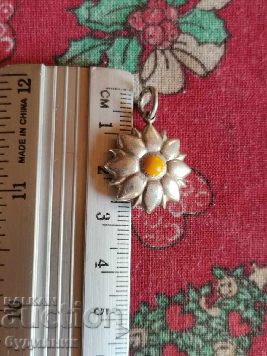 Silver Pendant. I'm launching over 100 Auctions. View (or See) - 6 Silver Pendant. I'm launching over 100 Auctions. View (or See) - 6