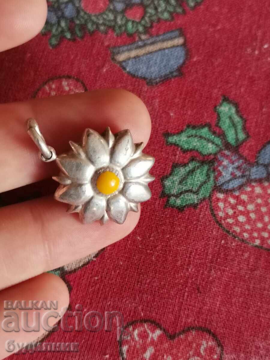 Silver Pendant. I'm launching over 100 Auctions. View (or See) Silver Pendant. I'm launching over 100 Auctions. View (or See)