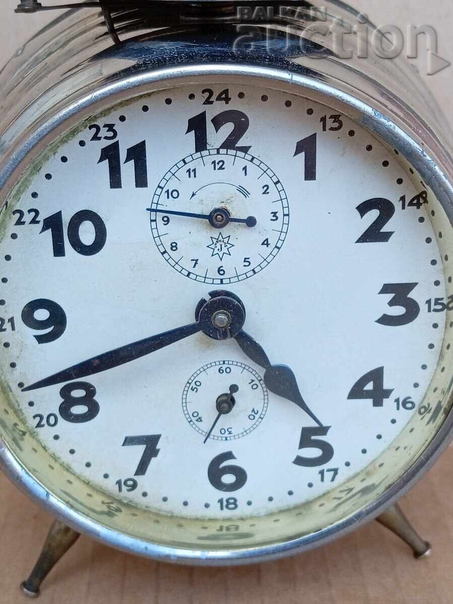 Ceas deșteptător vechi Junghans funcționează și sună cu preț 71.00 BGN | € 36.30