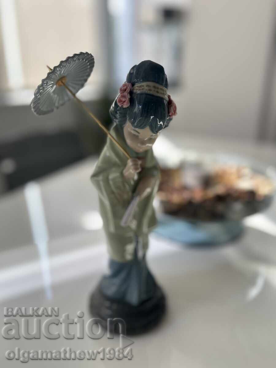 Lladró porcelain figurine "Geisha with parasol" with price 293.37 BGN | € 150.00