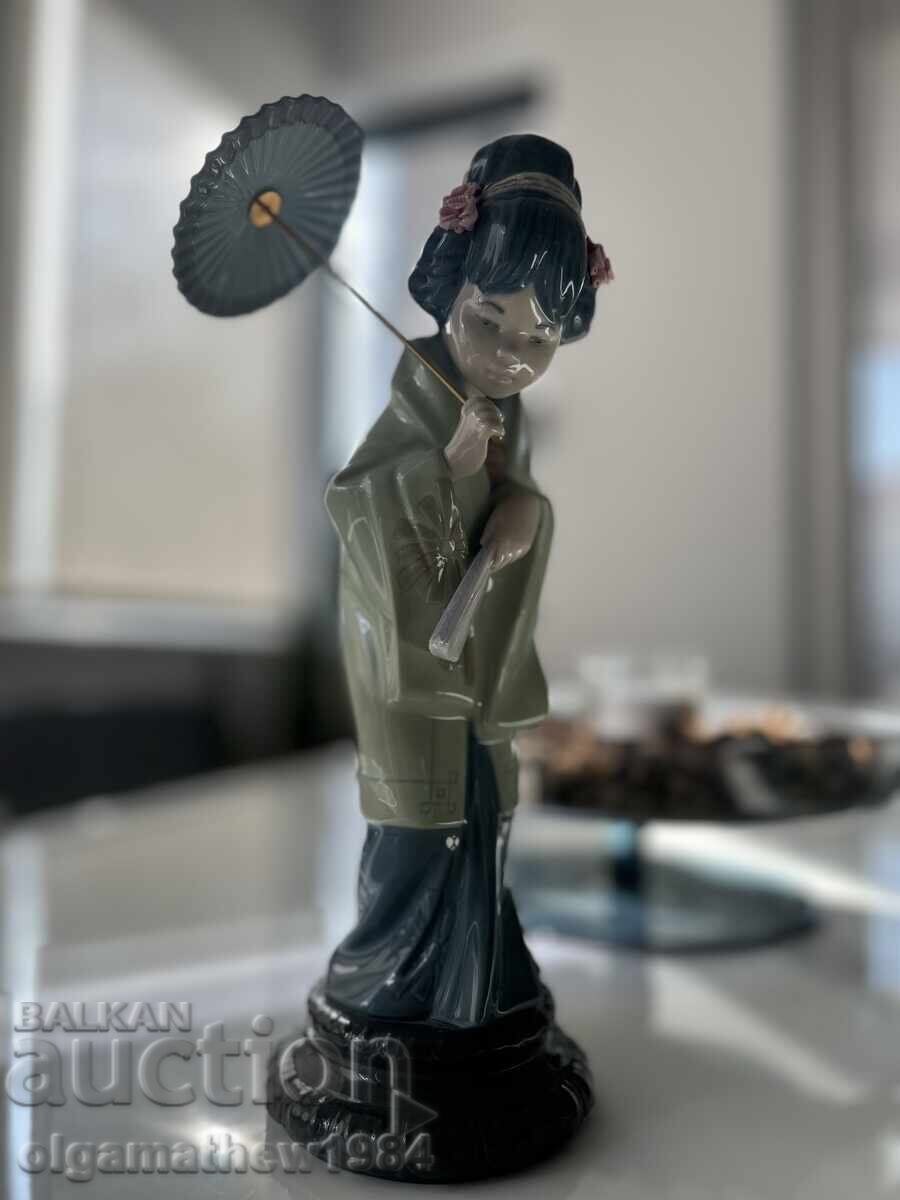 Lladró porcelain figurine "Geisha with parasol"
