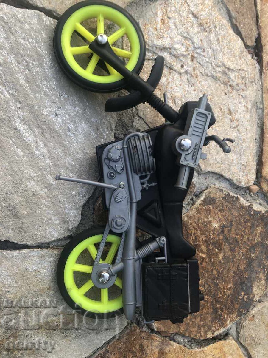 Аукцион голям пластмасов мотоциклет с ракетна установка военен тип