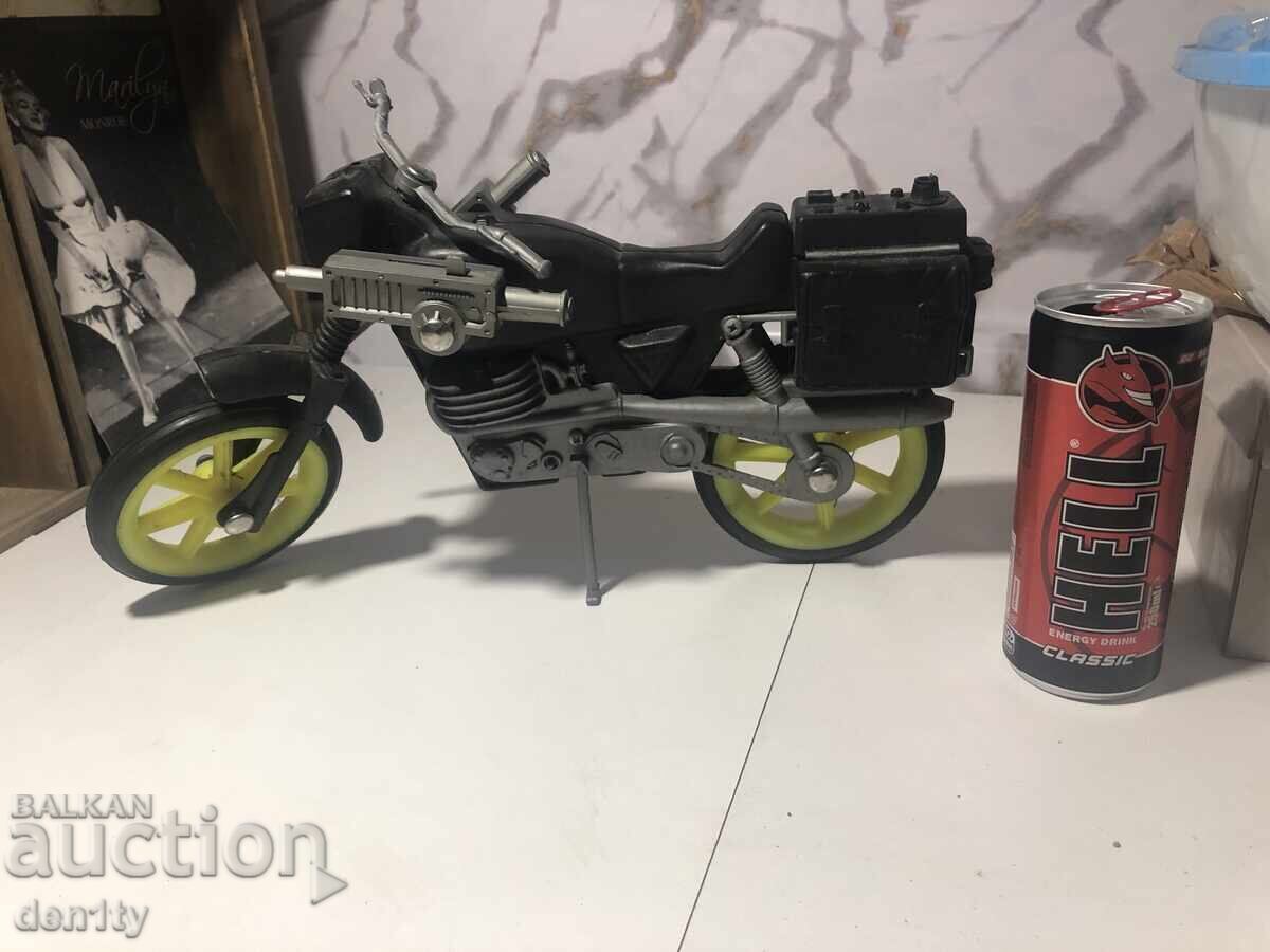 голям пластмасов мотоциклет с ракетна установка военен тип