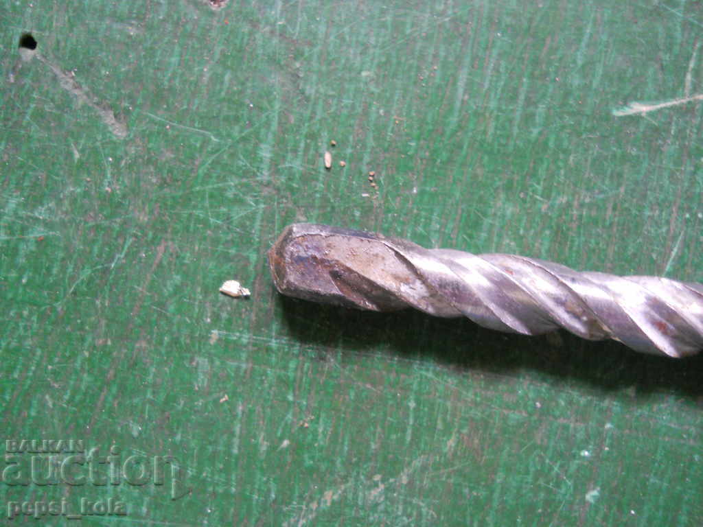 Auction  Concrete drill bit with hard metal plate - F 8 x 210
