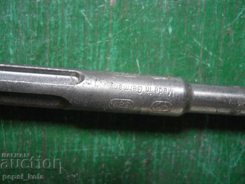 Auction  Concrete drill bit with hard metal plate - F 10 x 260