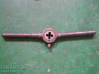 Плашка М 10 с върток