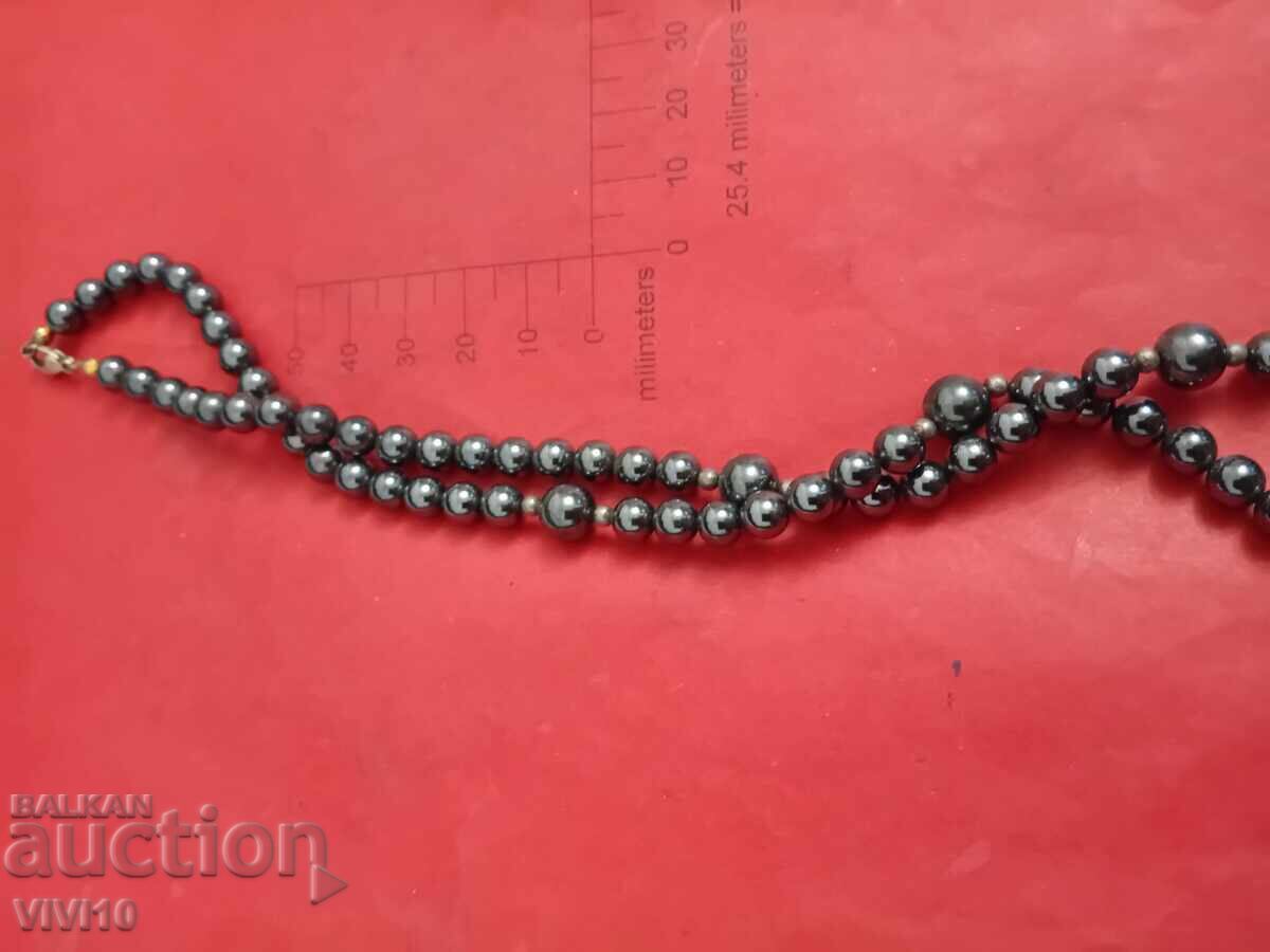 Κολιέ από αιματίτη αντίκα με τιμή 30.00 BGN | € 15.34