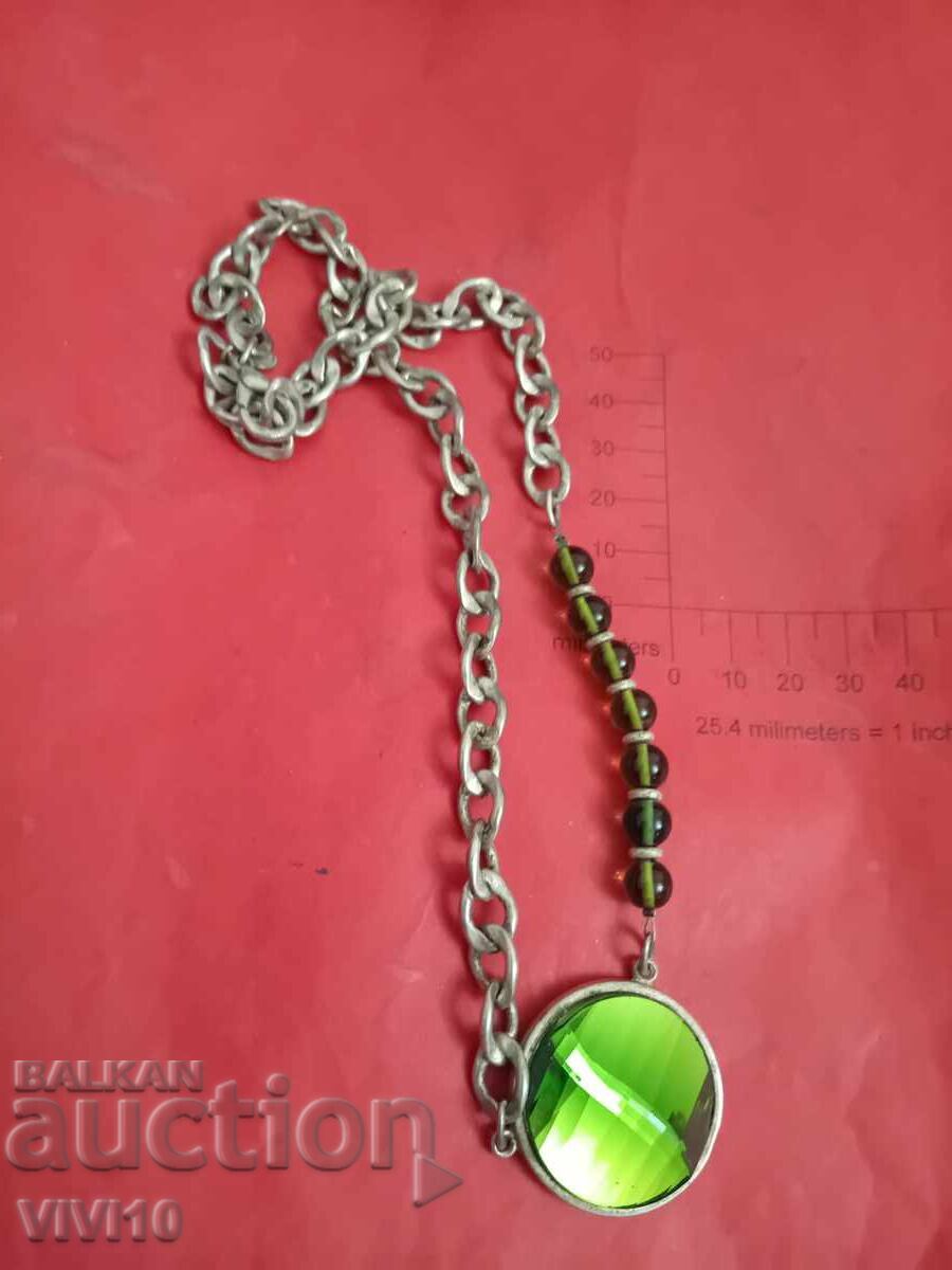 Старинно колие със стъкло