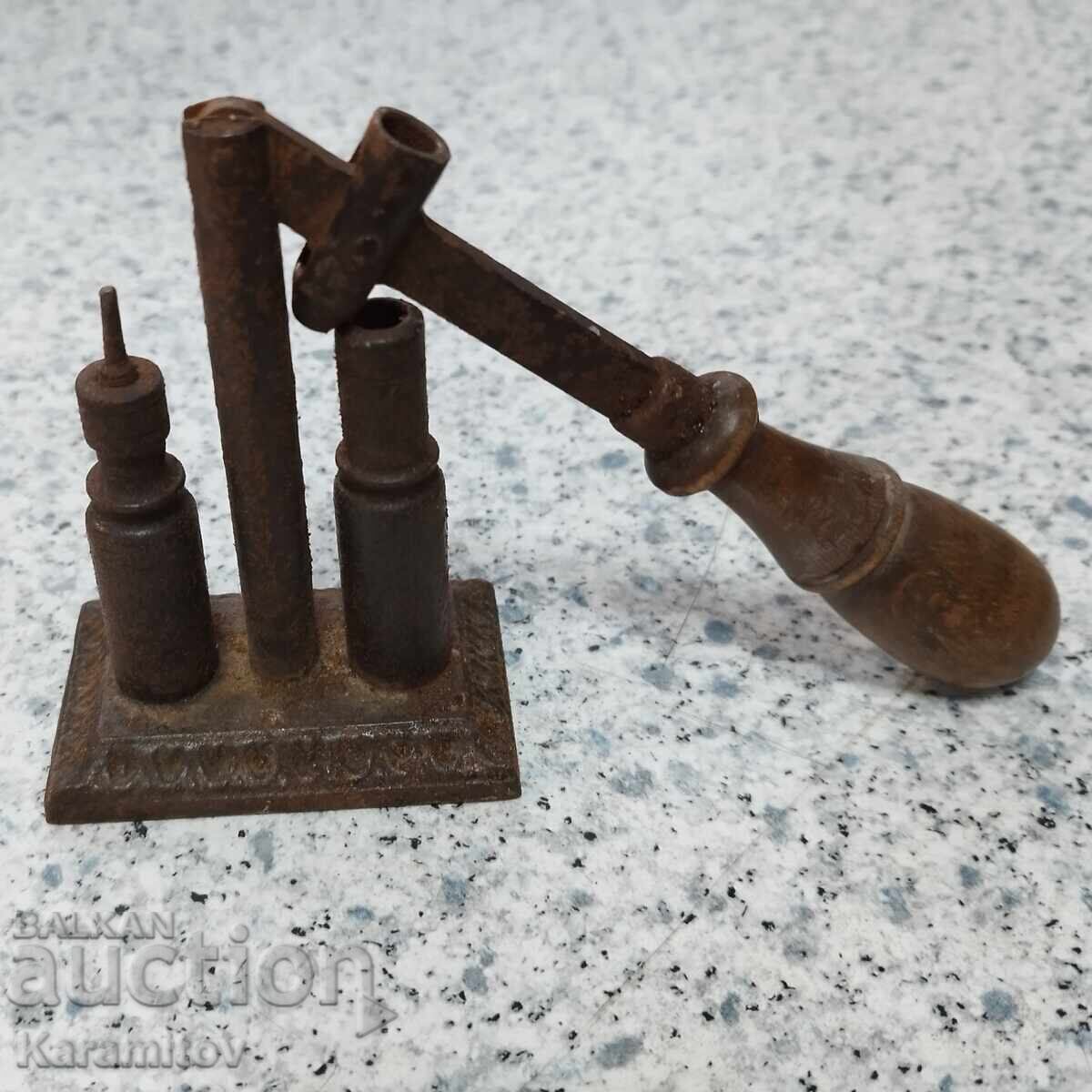 Стара ръчна машинка за куршуми Стара ръчна машинка за куршуми