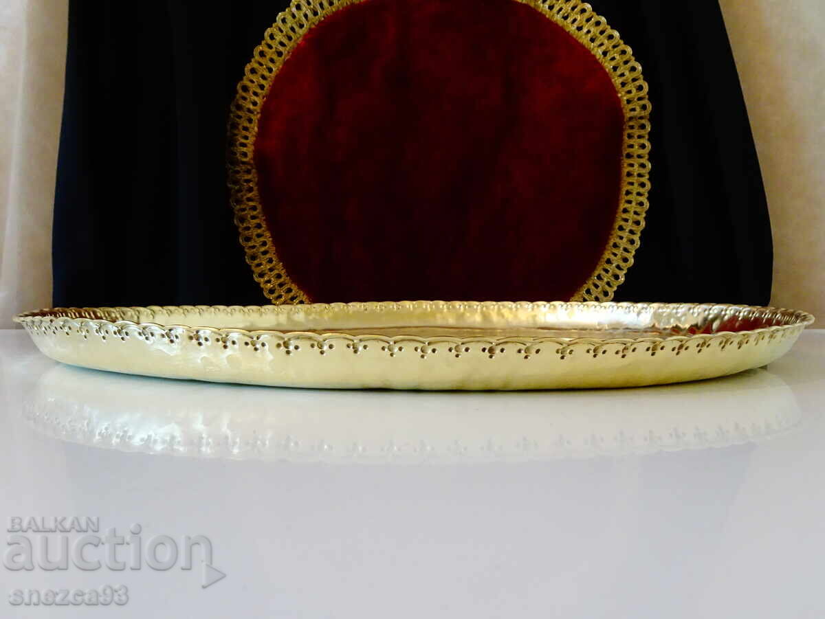 Wrought bronze tray, platter 700 gr., relief with price 59.00 BGN | € 30.17