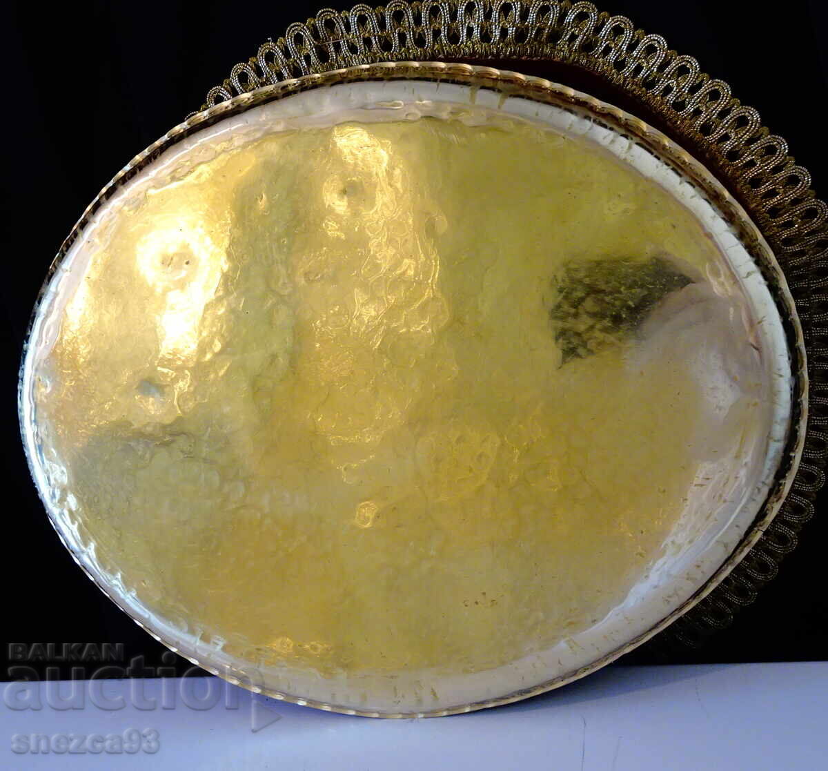 Delivery of Wrought bronze tray, platter 700 gr., relief