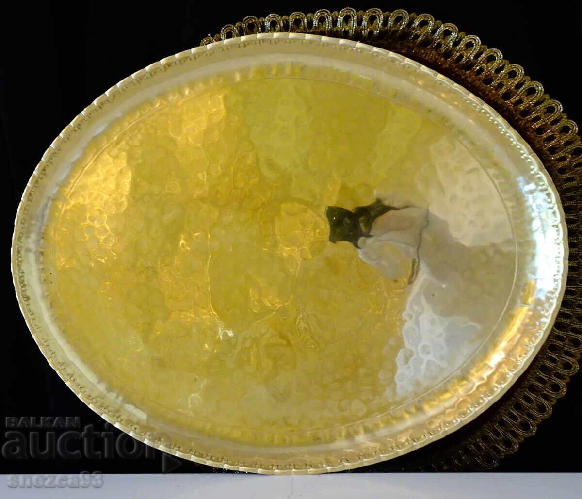 Wrought bronze tray, platter 700 gr., relief