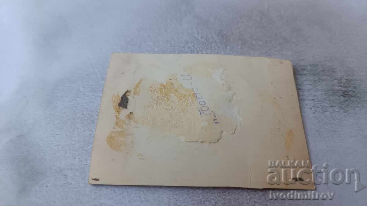 Fotografie Tineri bărbați pe malul mării cu preț 2.65 BGN | € 1.35 Fotografie Tineri bărbați pe malul mării cu preț 2.65 BGN | € 1.35