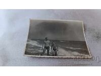 Φωτογραφία Άνδρας και νέος στην παραλία