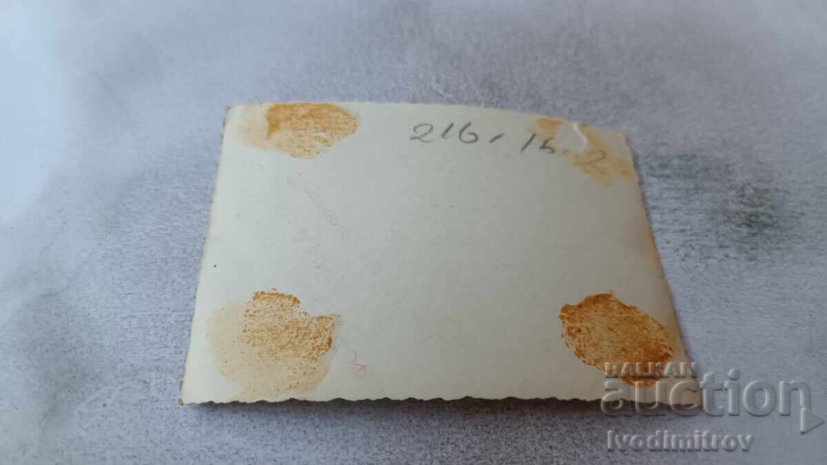 Foto Doi bărbați pe plajă cu preț 2.45 BGN | € 1.25