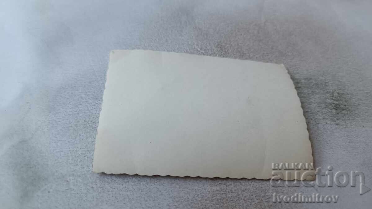 Φωτογραφία Τριών αγοριών στην παραλία με τιμή 1.85 BGN | € 0.95