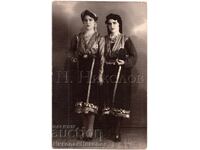 ΠΑΛΙΑ ΦΩΤΟΓΡΑΦΙΑ ΣΟΦΙΑ ΓΥΝΑΙΚΕΣ ΜΕ ΛΑΪΚΕΣ ΦΟΡΕΣΙΕΣ Ε408