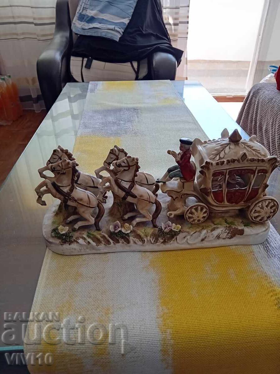 Αρχαίο πορσελάνινο ειδώλιο, άμαξα