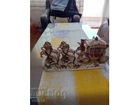 Αρχαίο πορσελάνινο ειδώλιο, άμαξα