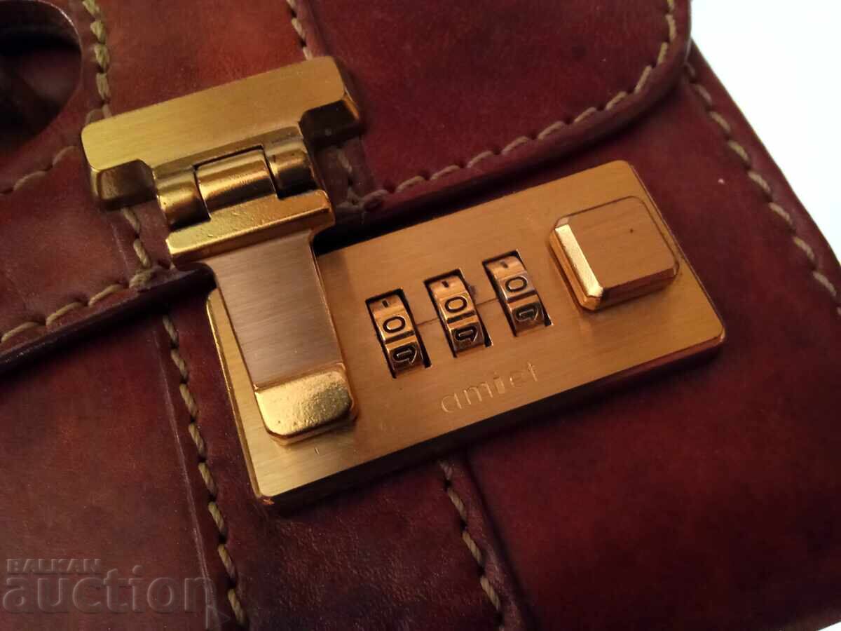 Δημοπρασία Tvŭrd kozhen kufar /βαλιτσάκι για κοσμετολόγους ή γιατρούς