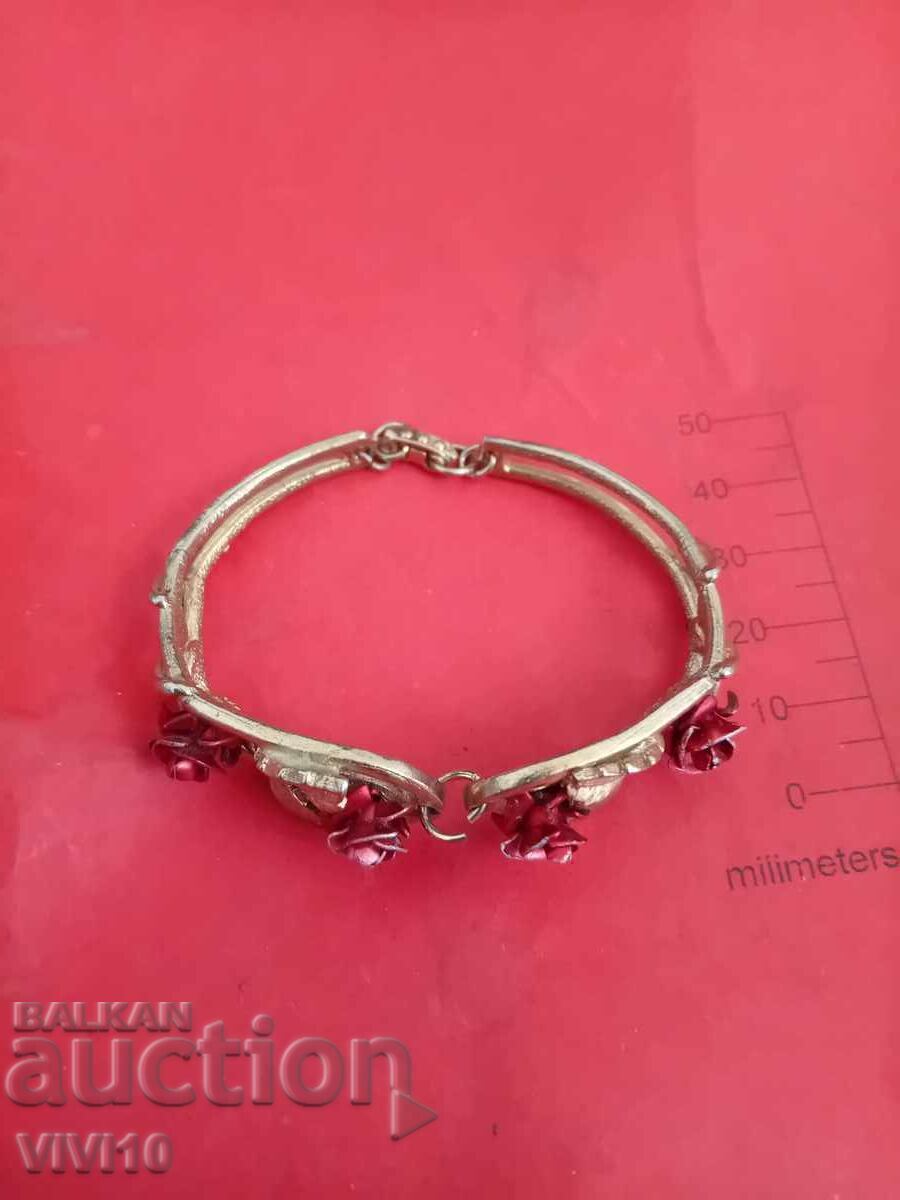 Αρχαίο βραχιόλι με τριαντάφυλλα