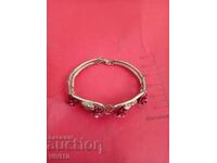 Αρχαίο βραχιόλι με τριαντάφυλλα