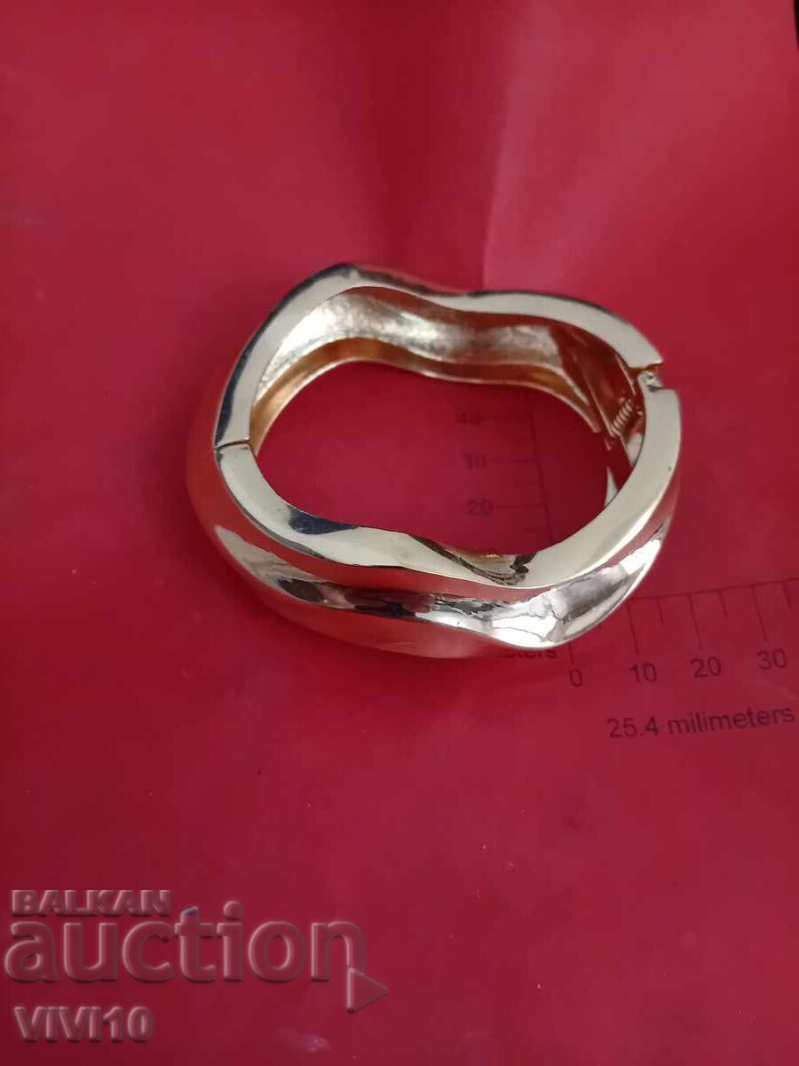 Αρχαίο βραχιόλι, μαζικό Αρχαίο βραχιόλι, μαζικό