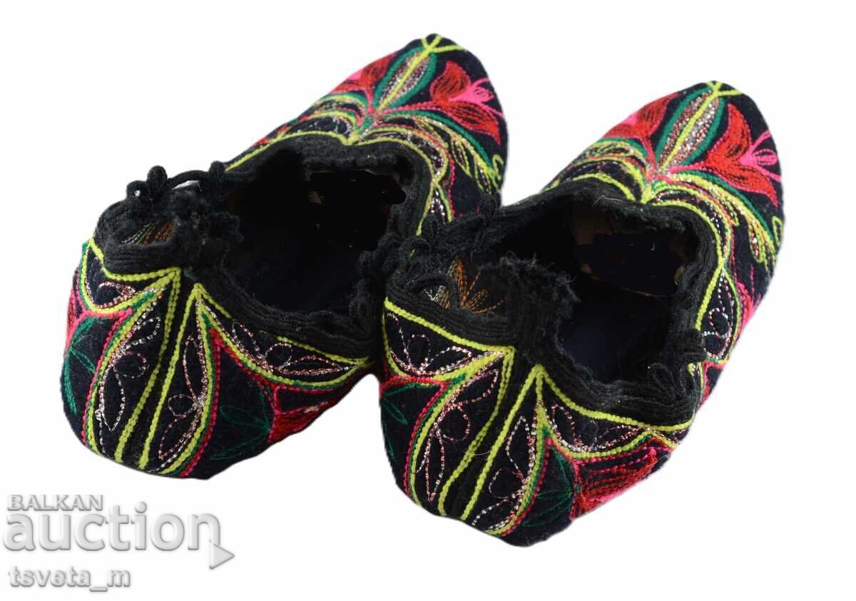 Вълнени терлици ръчна изработка бродерия, народна носия с цена 7.00 лв. | € 3.58