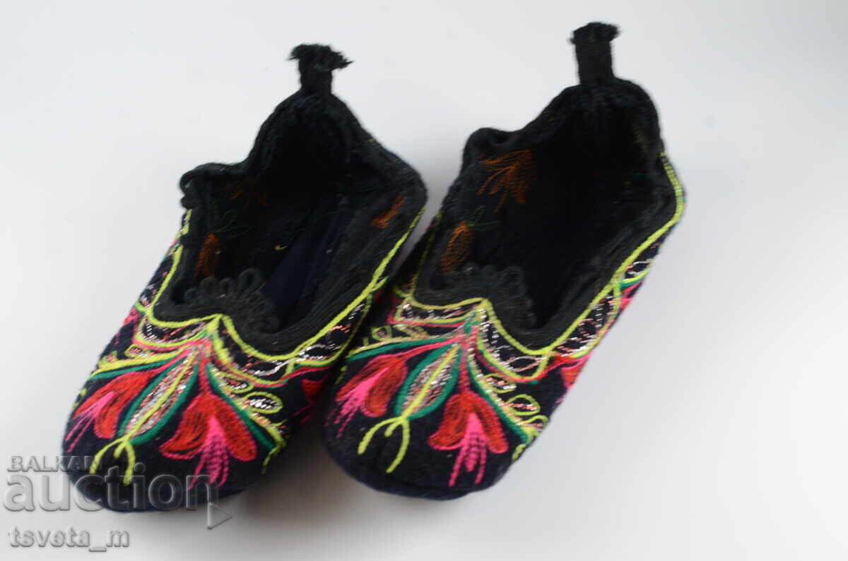 Аукцион Вълнени терлици ръчна изработка бродерия, народна носия