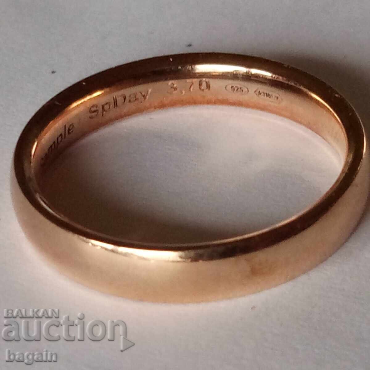 Delivery of Sterling silver ring with gold plating.