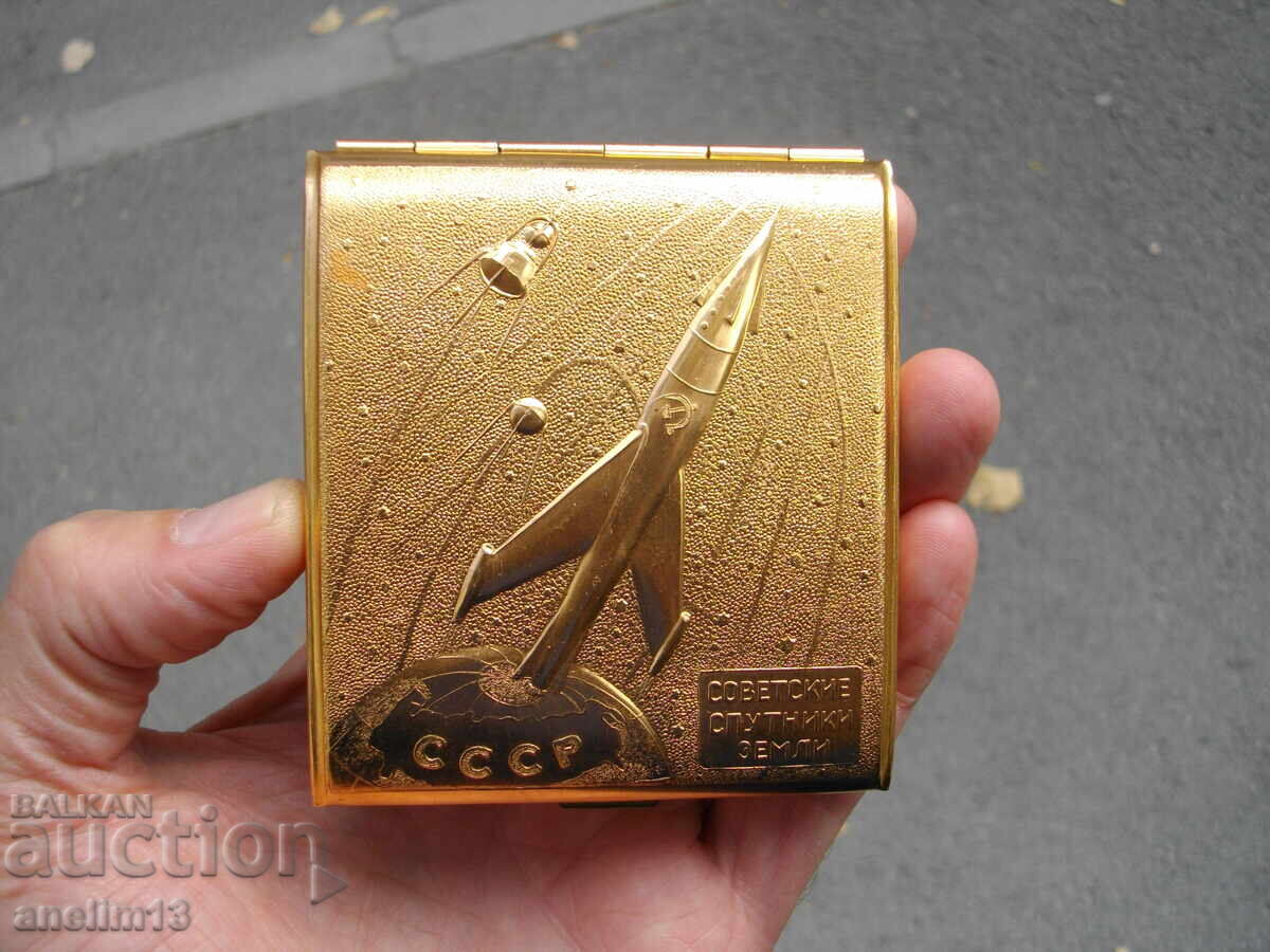 Auction  Collector's Snuffbox Soviet Satellites of the Earth USSR Label