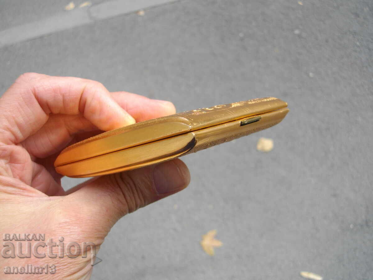 Delivery of Collector's Snuffbox Soviet Satellites of the Earth USSR Label Delivery of Collector's Snuffbox Soviet Satellites of the Earth USSR Label