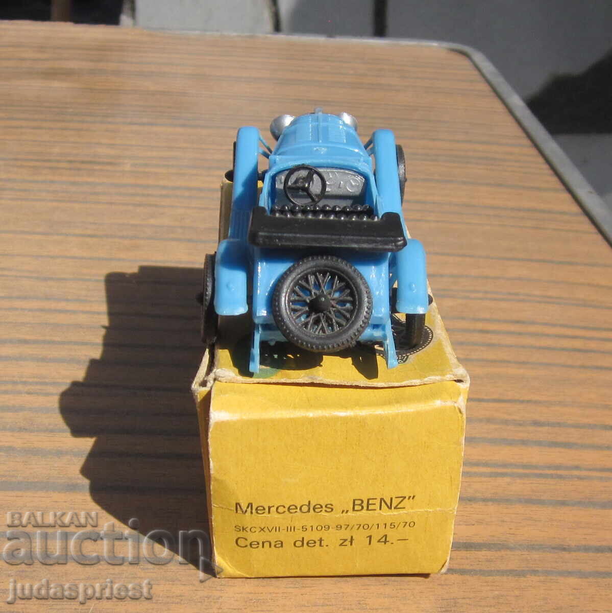 Παράδοση Εσθητική παιδική κούκλα Mercedes Benz με κουτί Παράδοση Εσθητική παιδική κούκλα Mercedes Benz με κουτί