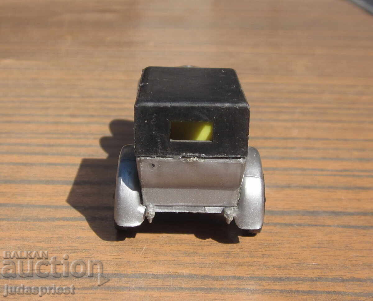 Αισθητική ISOTTA FRASCHINI παιδικό αυτοκινητάκι από τον σοσιαλισμό - 6 Αισθητική ISOTTA FRASCHINI παιδικό αυτοκινητάκι από τον σοσιαλισμό - 6