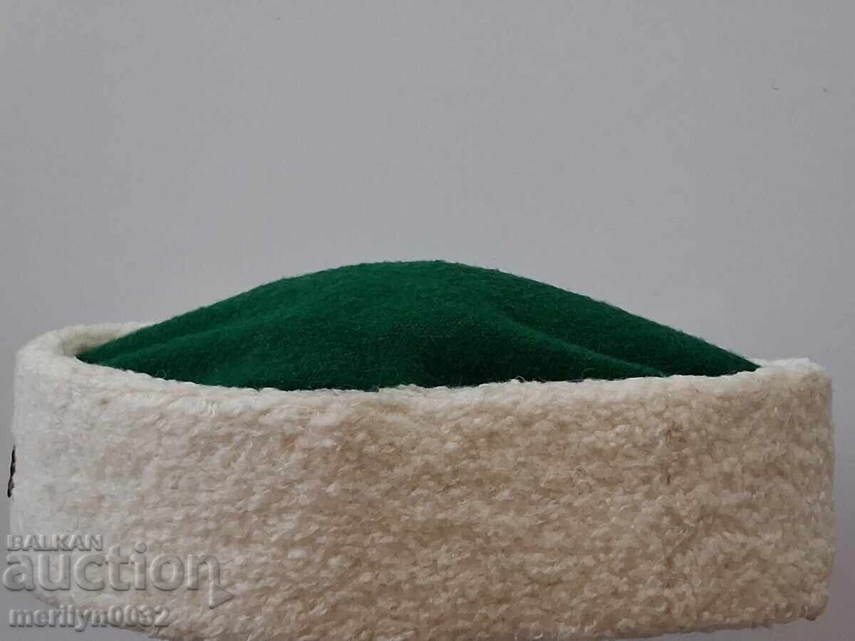 Licitație Căciulă socialistă pentru micul pionier 2 Licitație Căciulă socialistă pentru micul pionier 2