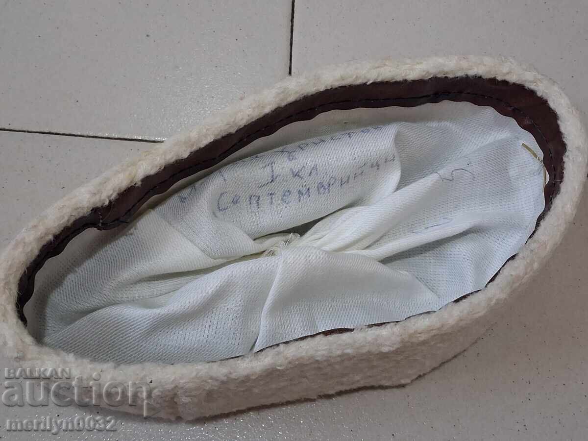 Livrarea Căciulă socialistă pentru micul pionier 2 Livrarea Căciulă socialistă pentru micul pionier 2