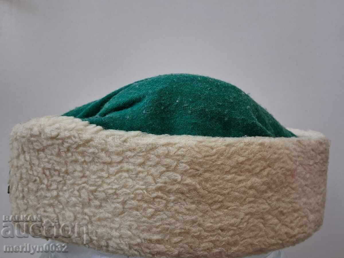 Licitație Căciulă socialistă pentru micul pionier 2 Licitație Căciulă socialistă pentru micul pionier 2