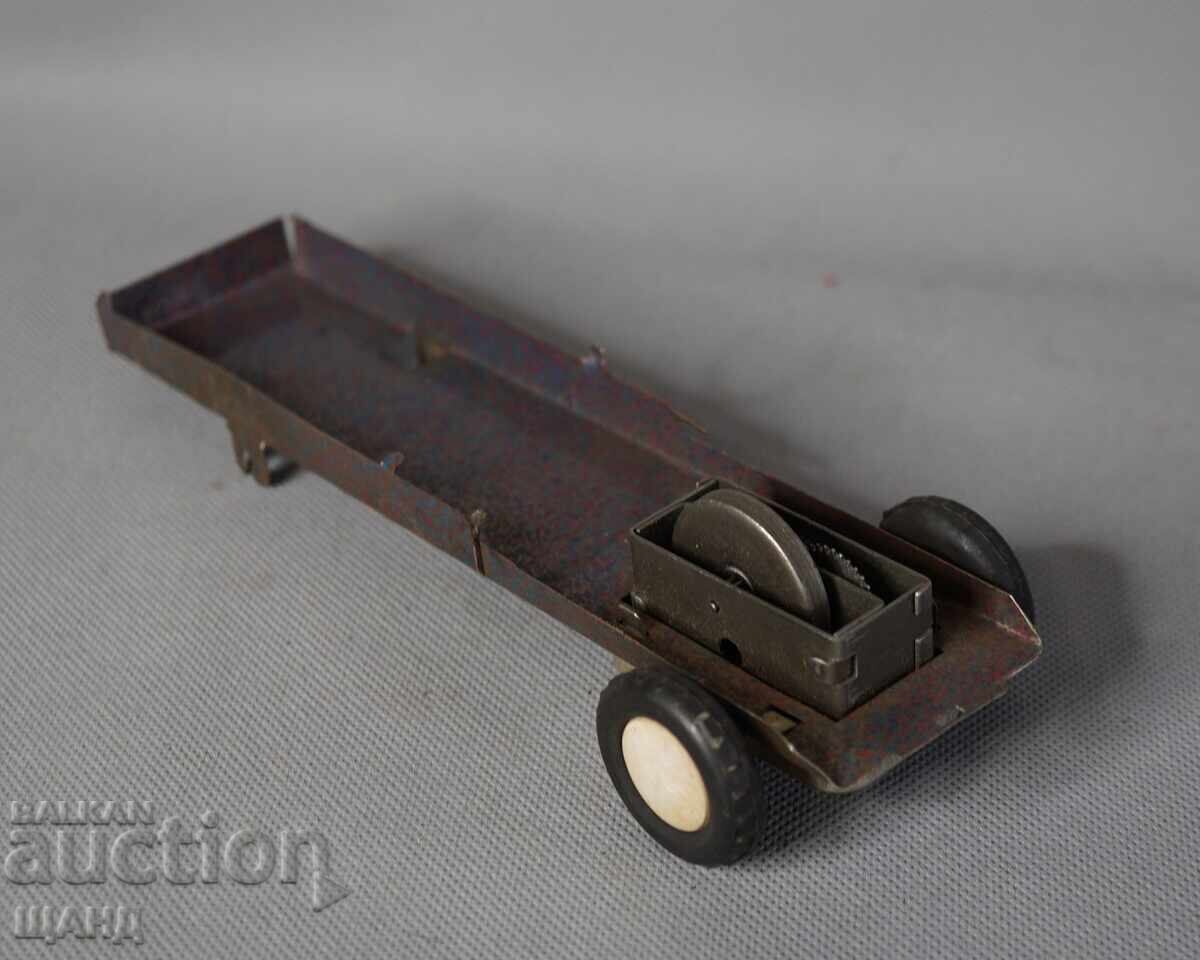 Дъно с гуми Стара метална Играчка модел автобус с цена 5.15 лв. | € 2.63 Дъно с гуми Стара метална Играчка модел автобус с цена 5.15 лв. | € 2.63