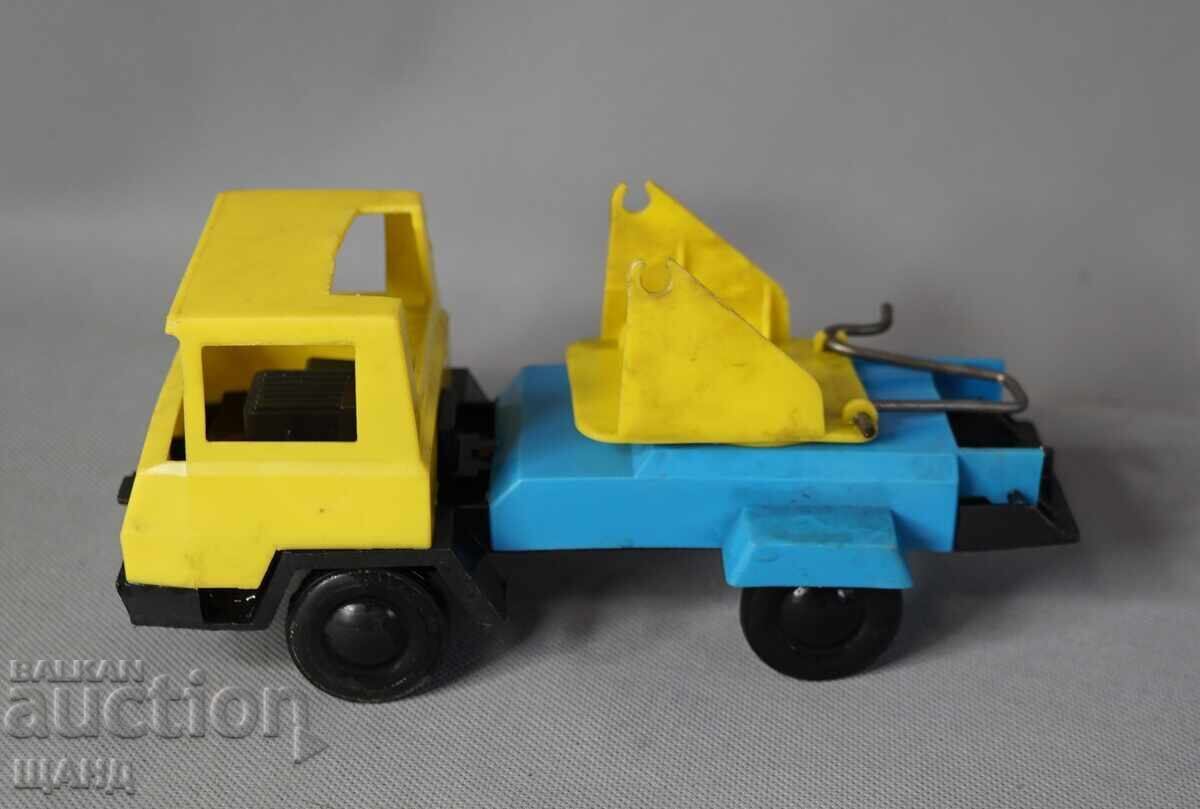 Стара Пластмасова играчка модел камион Стара Пластмасова играчка модел камион