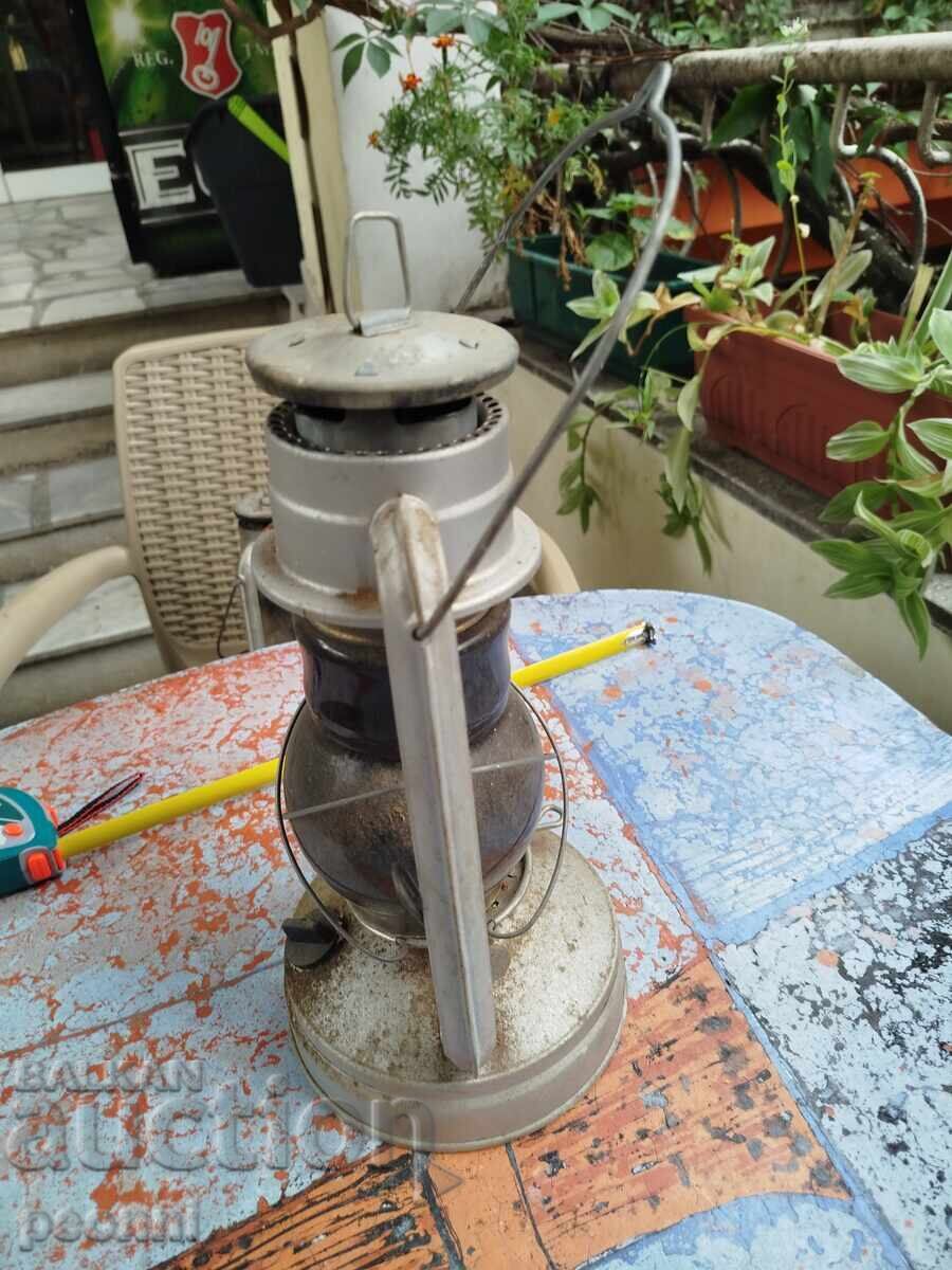 Delivery of Old gas lantern
