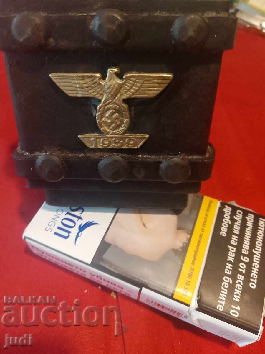 Suport de scris metalic al celui de-al Treilea Reich cu preț 40.00 BGN | € 20.45